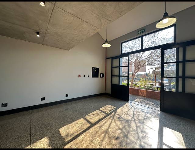 61M² OFFICE TO LET IN ROOIHUISKRAAL NORTH